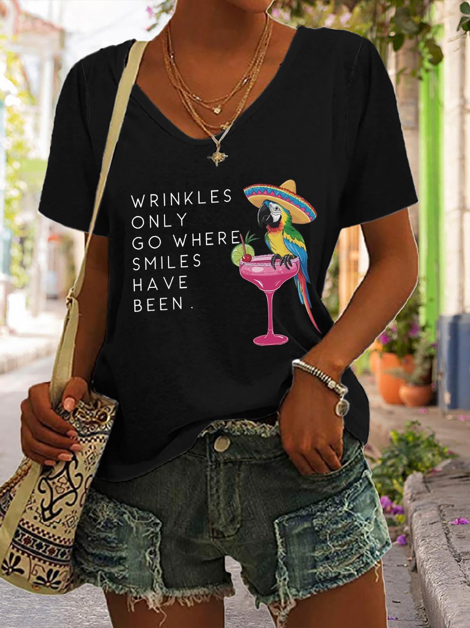 V-Neck Retro Wrinkles Only Go Where Smiles Have Been Print T-Shirt