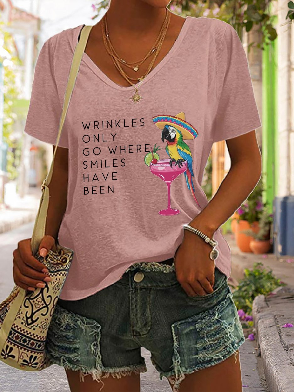 V-Neck Retro Wrinkles Only Go Where Smiles Have Been Print T-Shirt